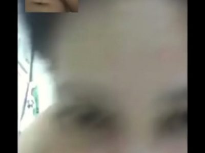 Video call khoe hàng cho người yêu xem