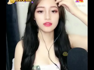 Em gái xinh dễ thương livestream Uplive