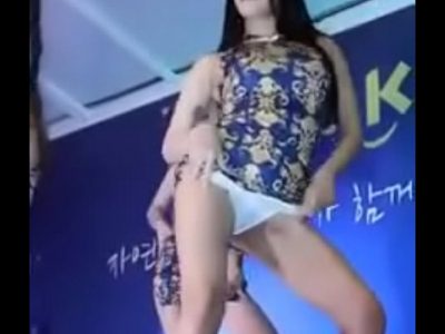 Em dance đãng dâm lộ cả quần lót