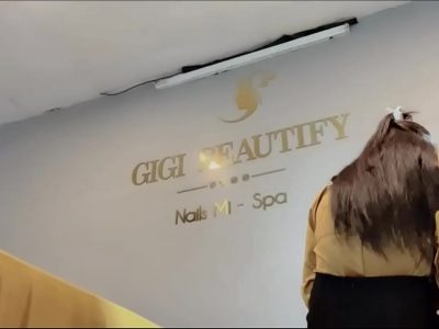 Em nhân viên Gigi beautify tự sướng